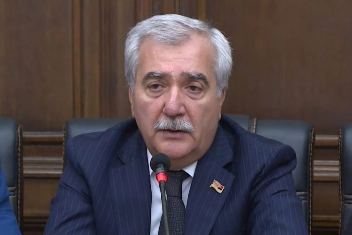 Ermənistanda hakim fraksiyada gərginlik: [[Köçəryanı “arxivə göndərirlər”]]