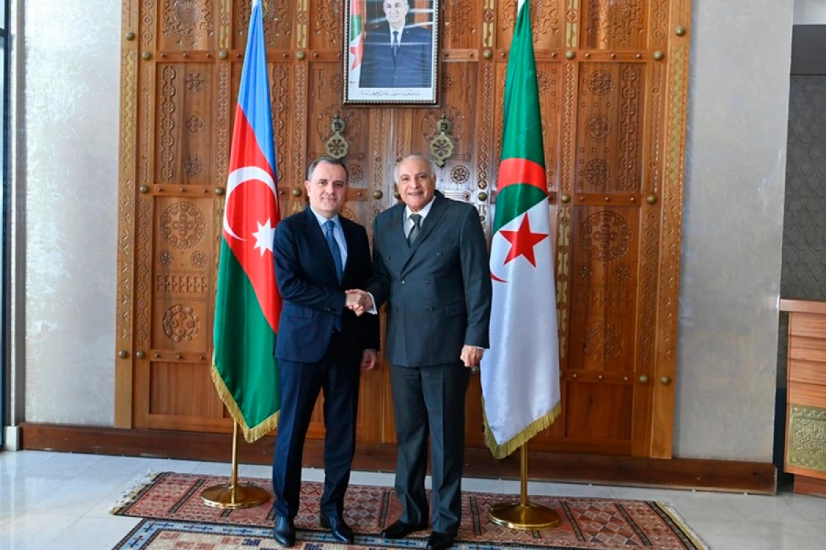 Azərbaycan və Əlcəzair XİN başçıları görüşdü [[- YENİLƏNDİ]]