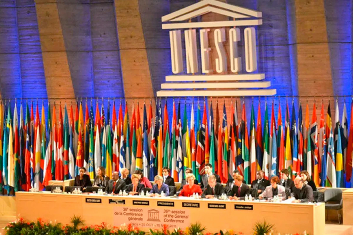 [[UNESCO-dan bəşəriyyətə ərmağan:]] Dünya Türk Dili Ailəsi Günü təsis edildi!