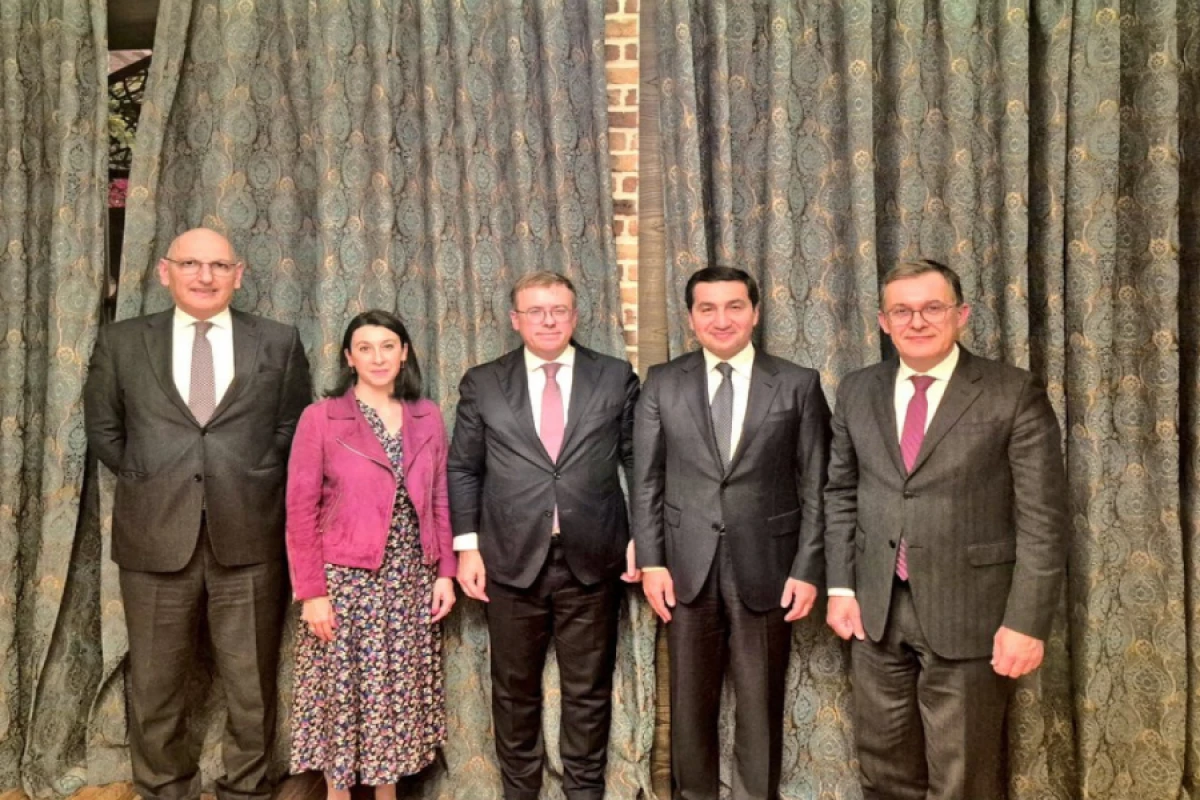 [[Makronun müşaviri]] Bakıya gəldi