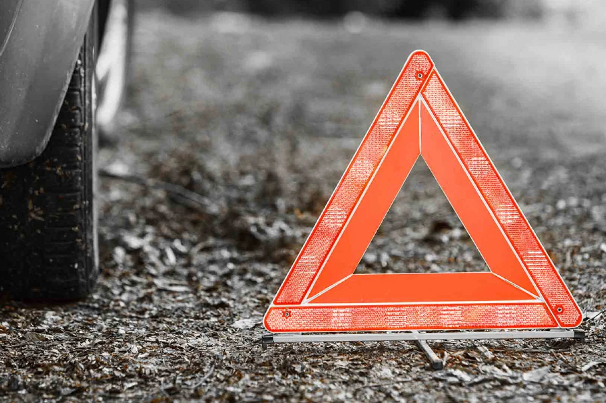 Sərnişin avtobusu iki minik [[avtomobili ilə toqquşdu]]