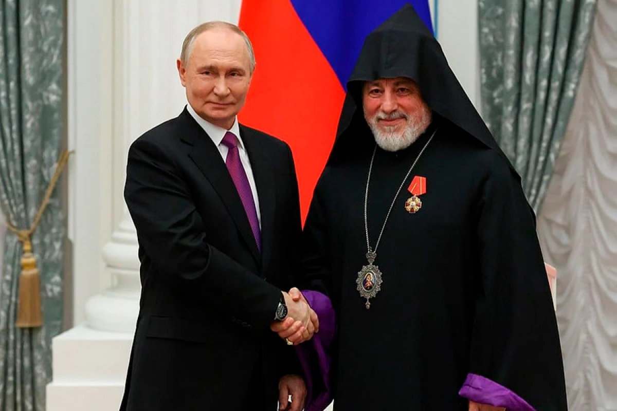 Putindən Ermənistana [[SƏRT BİLDİRİŞ: “Sənin düşmənin mənim yanımdadır"]]