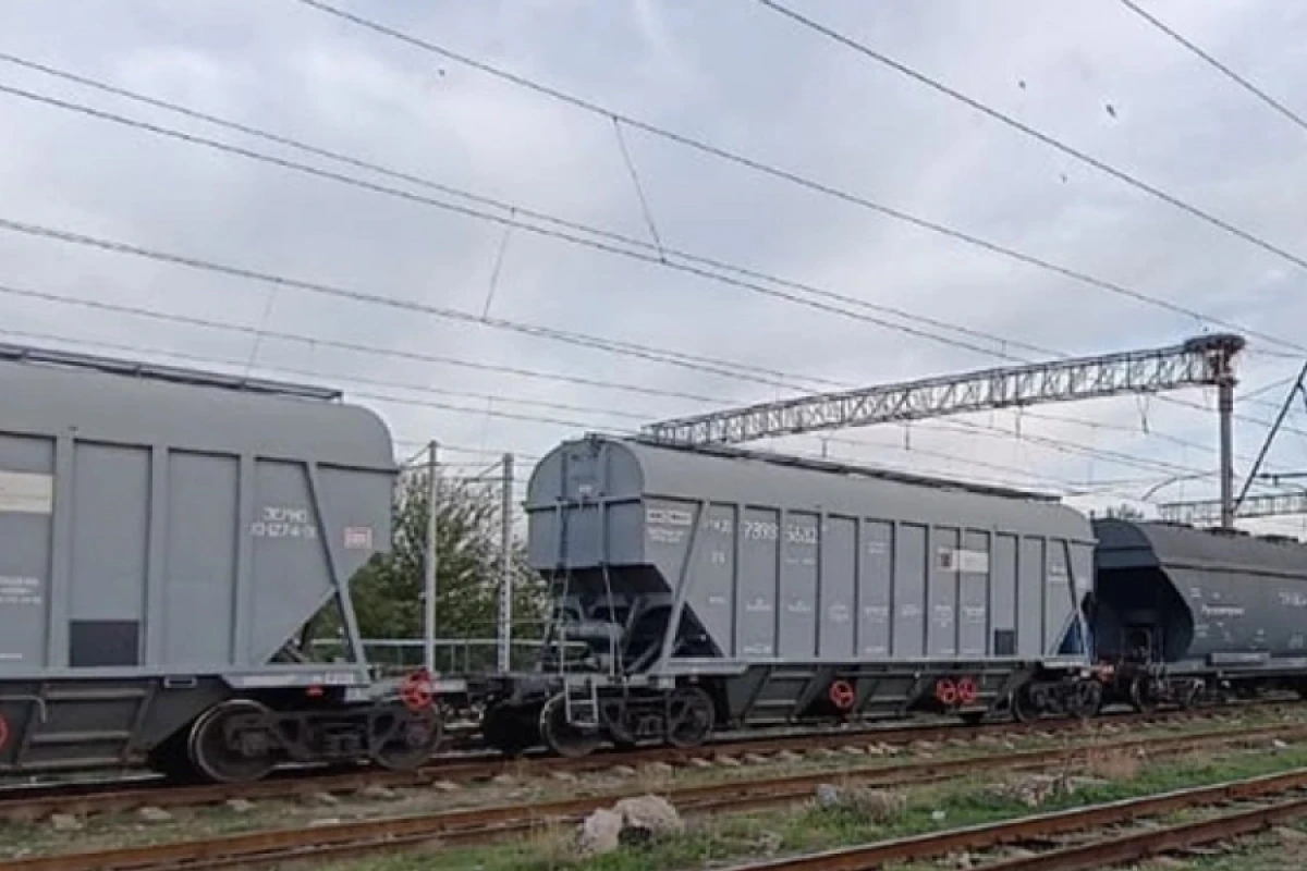 Rusiya taxılı ilə yüklənmiş qatar [[Azərbaycandan Ermənistana yola düşdü]]