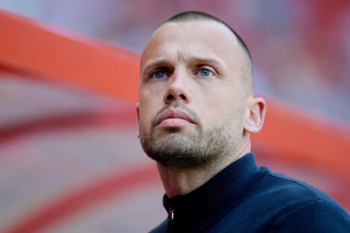 [["Ayaks" "Qalatasaray"]] məğlubiyyətindən sonra baş məşqçisi ilə yollarını ayırdı