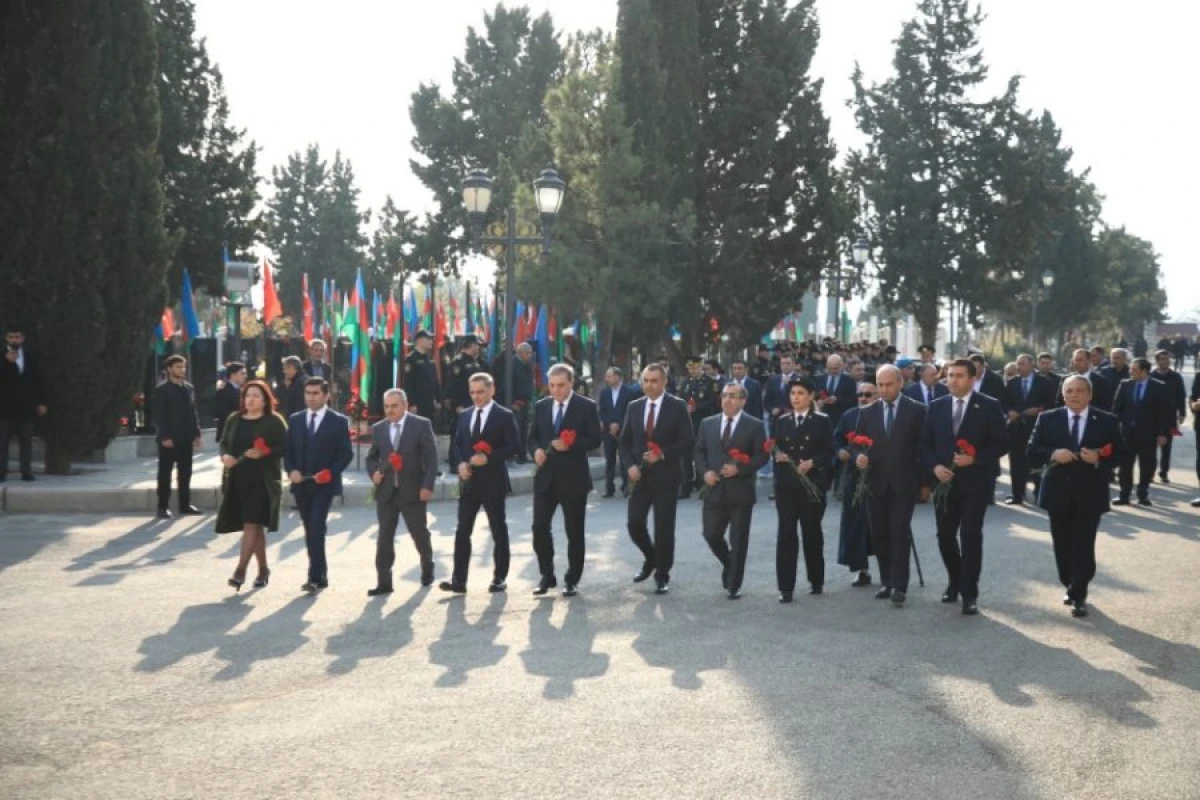 [[Gəncə şəhərində]] Şəhidlər xiyabanı ziyarət edildi