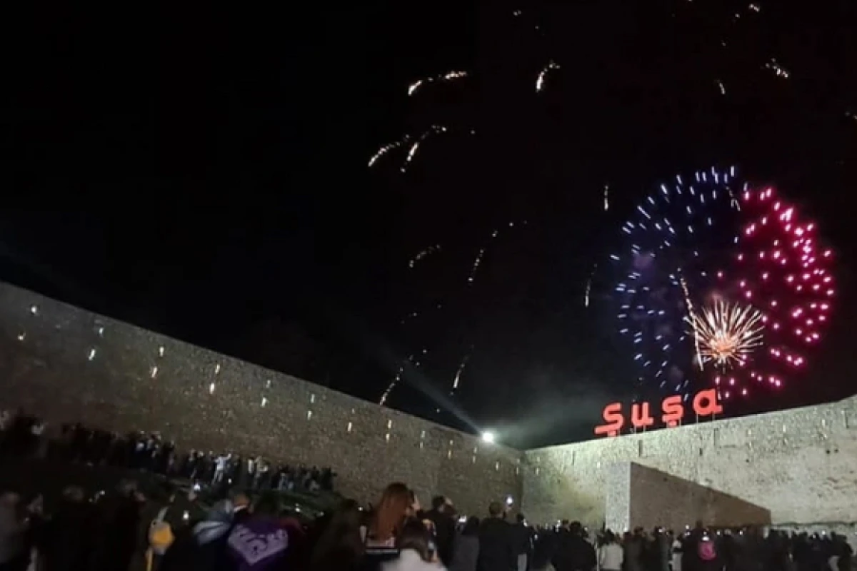 [[Şuşada]] Zəfər Günü münasibətilə atəşfəşanlıq oldu