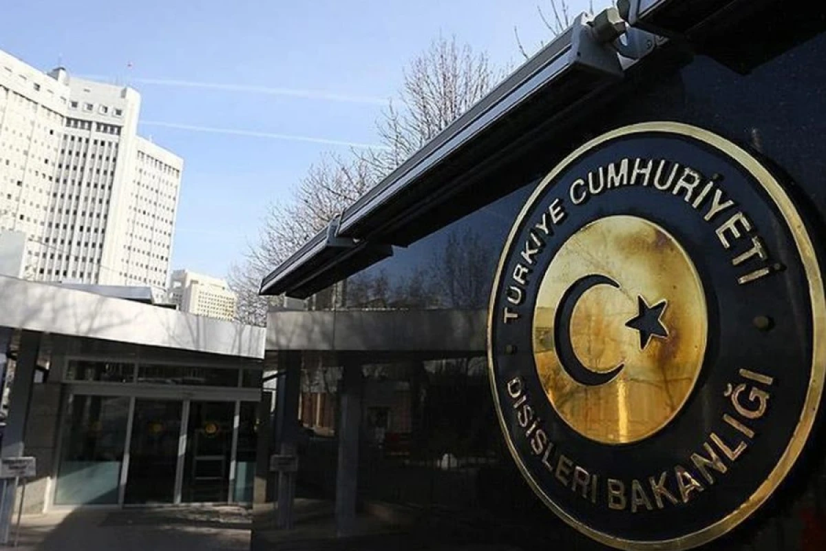 Türkiyə XİN Azərbaycanı [[təbrik etdi]]