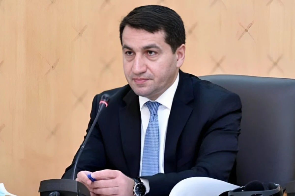 [[Hikmət Hacıyev]] Dövlət Bayrağı Günü münasibətilə paylaşım etdi