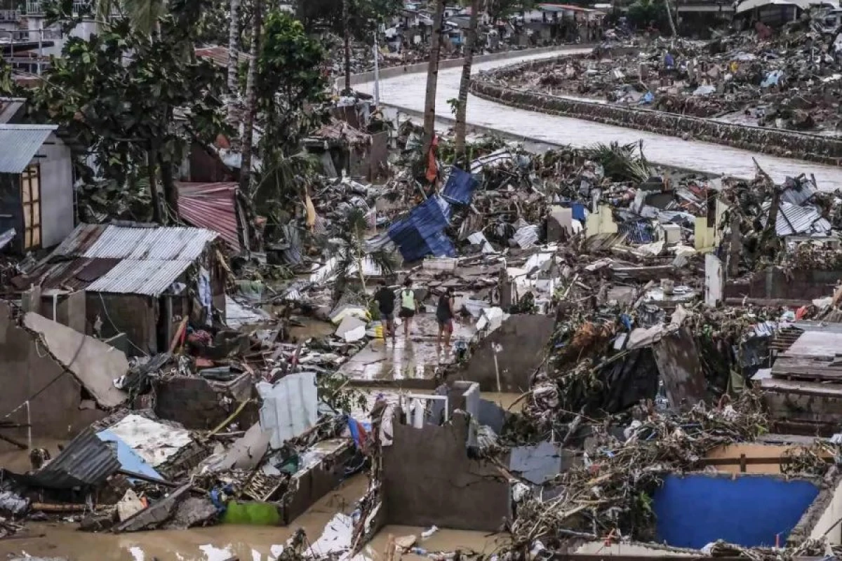 Filippində tayfun səbəbindən [[bir milyona yaxın insan]] təxliyə edildi