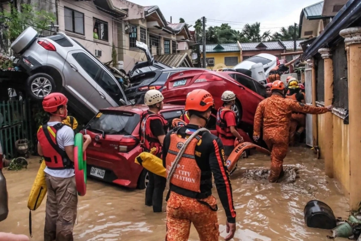 Filippində supertayfun səbəbindən [[iki nəfər həlak oldu]]