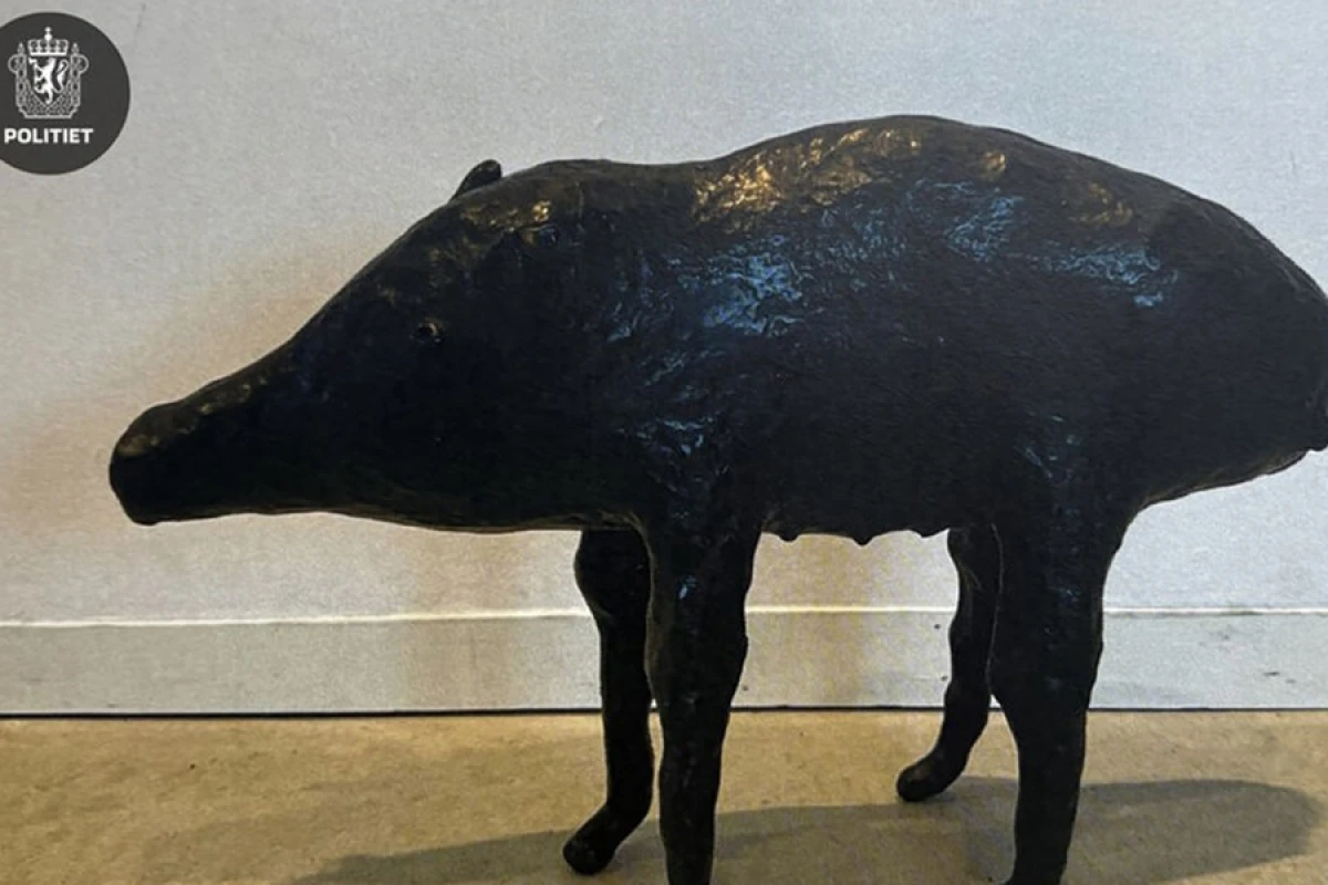 [[15 min dollarlıq]] heykəl oğurlandı