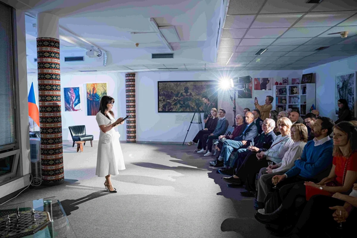 [[Praqada Zəfər Günü]] münasibətilə xatirə gecəsi keçirildi