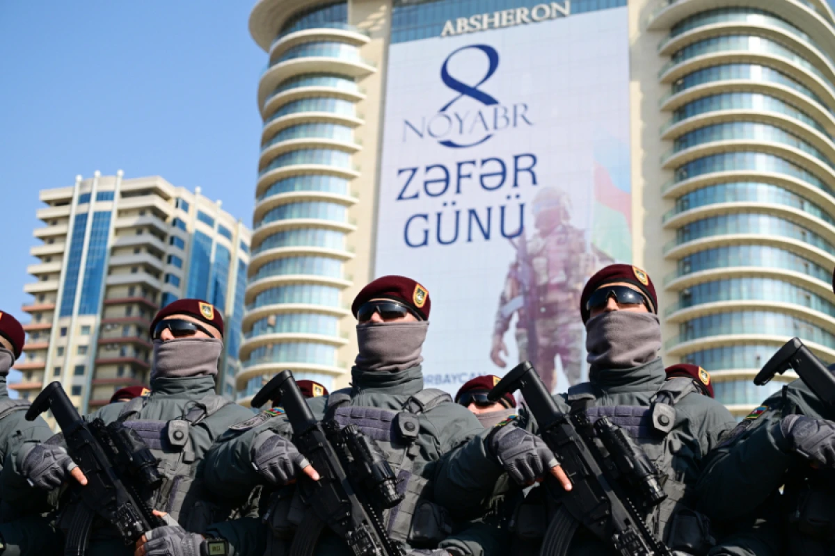 [[Zəfər paradı]] – Azərbaycanın hərbi qüdrətinin və milli qürurunun nümayişi