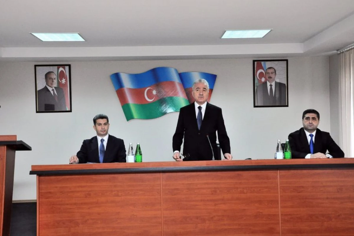 Göygöl Rayon İcra Hakimiyyətinin başçısı kollektivə [[təqdim olundu]]