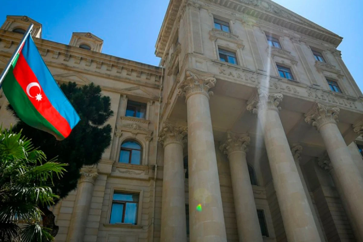Azərbaycan Kiyevdəki səfirliyinin atəşə tutulması ilə bağlı [[Rusiyaya nota verdi]]