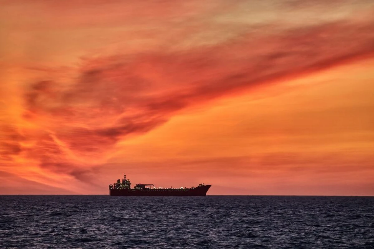 İran BƏƏ tankerini [[saxladı]]