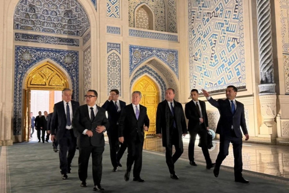 Mərkəzi Asiya ölkələri və Azərbaycanın XİN başçıları Daşkənddə İslam Sivilizasiyası Mərkəzini [[ziyarət etdilər]]