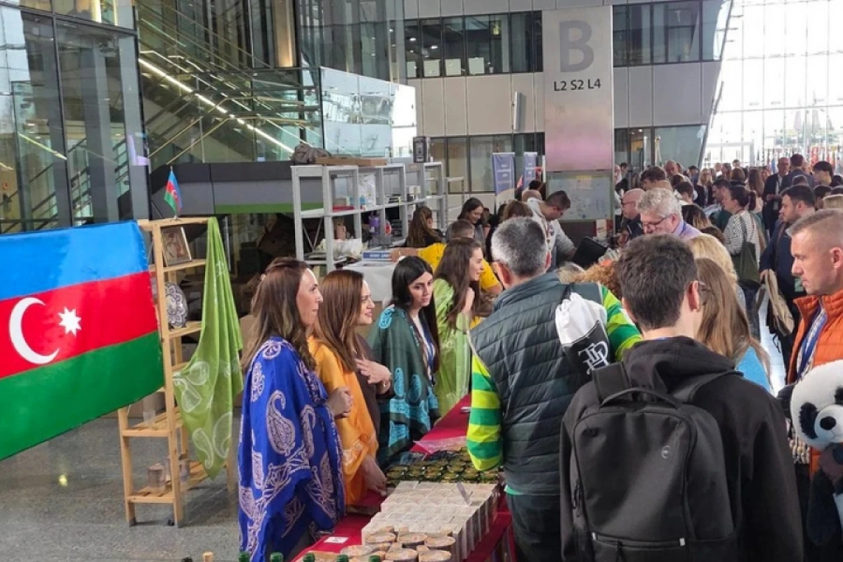 [[Azərbaycan NATO-nun]] "Xeyriyyə bazarı"nda iştirak etdi