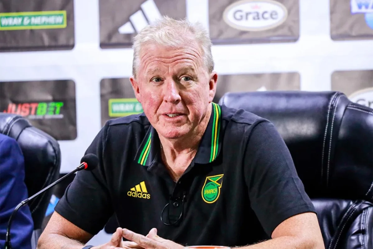 Stiv Maklaren [[istefa verdi]]