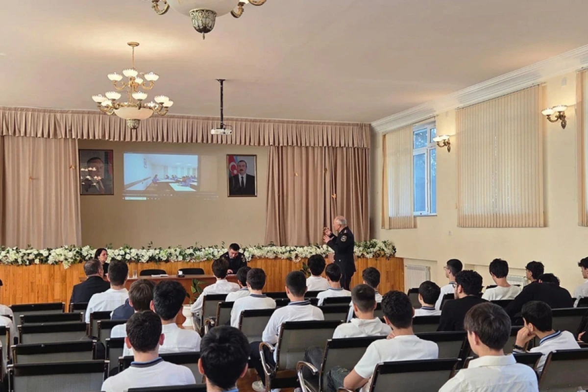 Polis Akademiyası [[IX–XI sinif şagirdləri ilə]] təbliğat-təşviqat tədbirləri keçirir