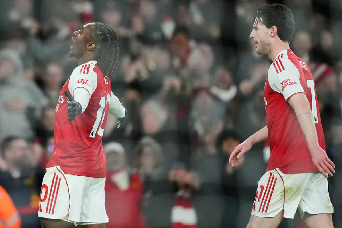 "Arsenal" London derbisində "Tottenhem"i [[darmadağın etdi]]