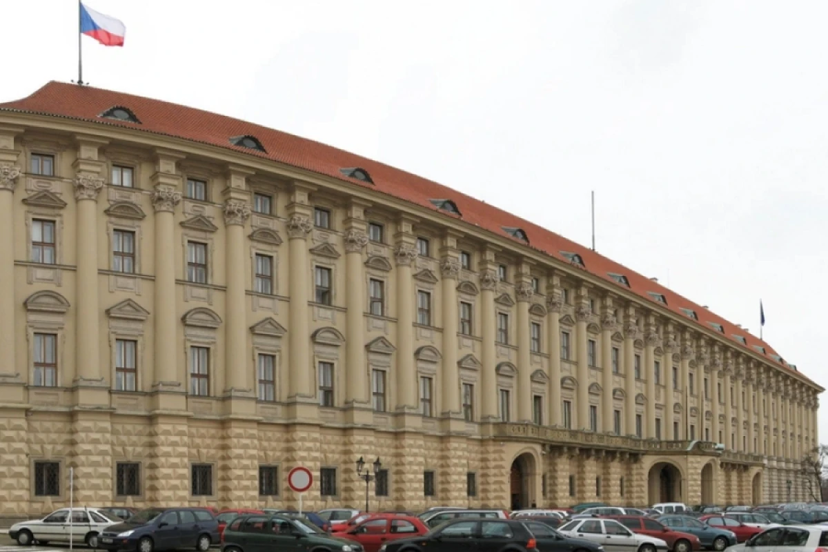 [[Çexiya XİN vətəndaşlarını]] Venesuelanı tərk etməyə çağırdı