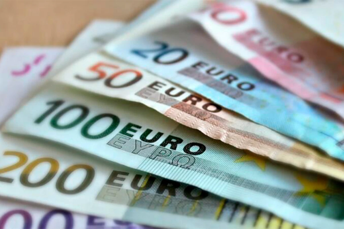 Rublun dəyəri [[artdı]]