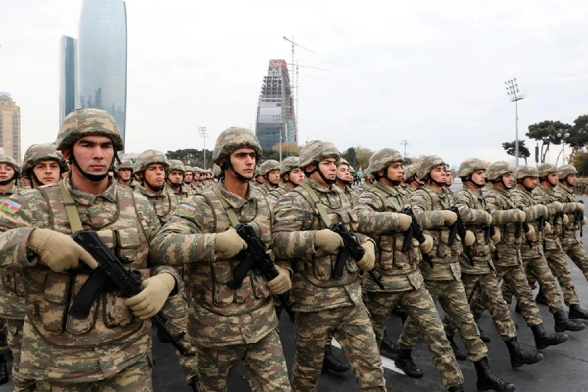 Zabit kursunu bitirən [[ali təhsilli müddətli hərbi qulluqçulara]] leytenant hərbi rütbəsi veriləcək