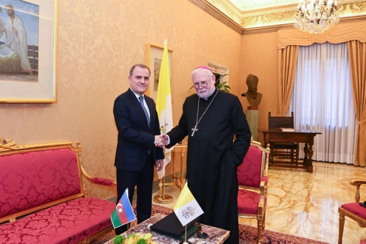 Ceyhun Bayramov Vatikanın arxiyepiskopu ilə ikitərəfli əlaqələri müzakirə etdi