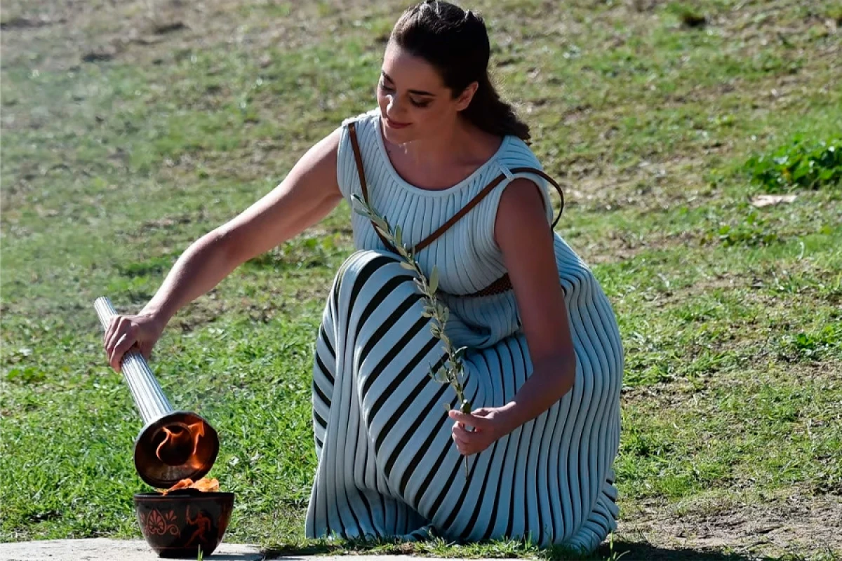 Olimpiya məşəli [[Yunanıstanda]] alovlandırıldı