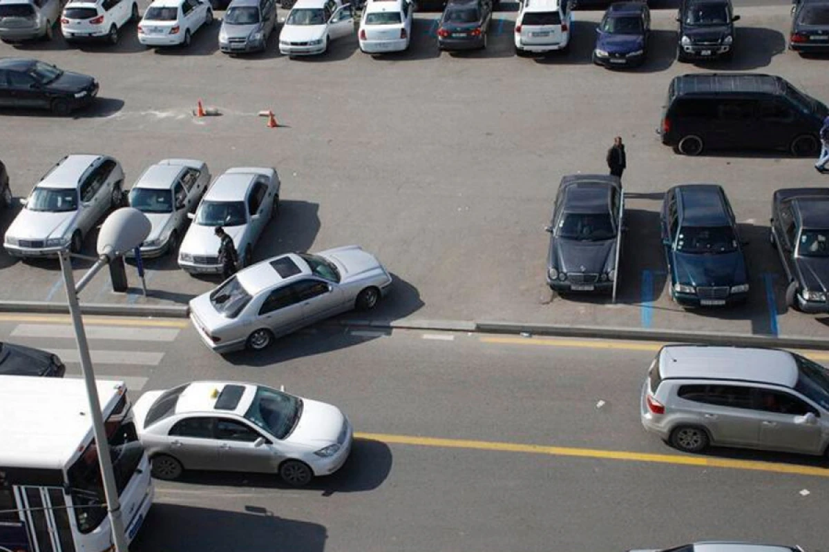 Həyətdə qanunsuz parklanma yeri yaradanlara [[SƏRT CƏZA: 1500-2000 manat...]]