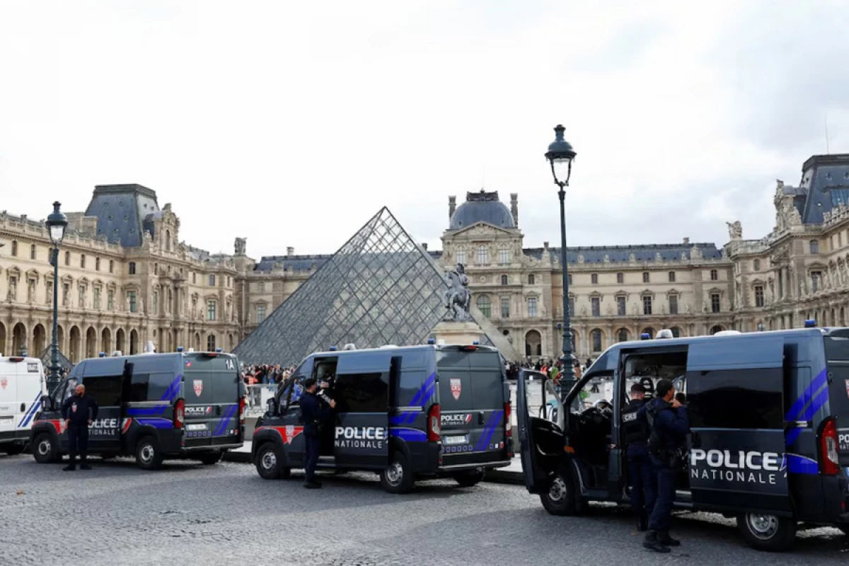 Luvr Avropadan kənar [[turistlər üçün biletlərin qiymətini]] artırır