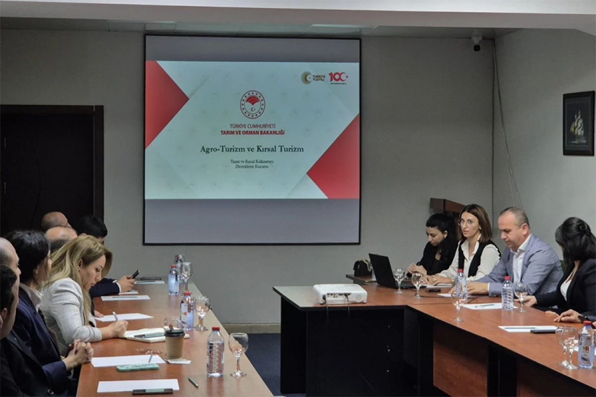Türkiyəli mütəxəssislərlə [[aqroturizm üzrə təcrübə mübadiləsi]] aparıldı