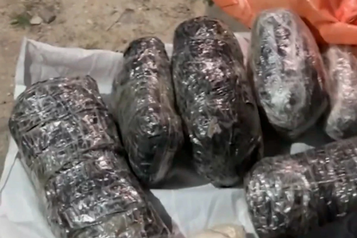 Kuryerdən [[10 kiloqramdan artıq]] narkotik aşkarlandı