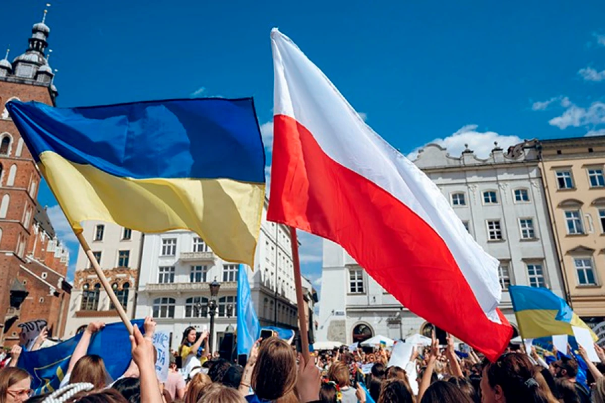 Polşa Ukraynadan [[korrupsiya qalmaqalı ilə bağlı]] izahat tələb etdi