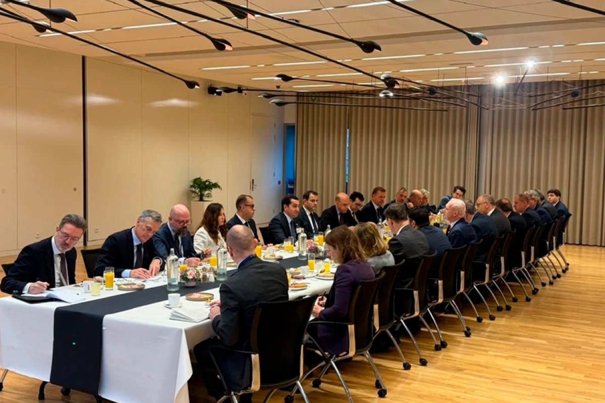 [[Hikmət Hacıyev]] Brüsseldə NATO nümayəndələri ilə görüşdü