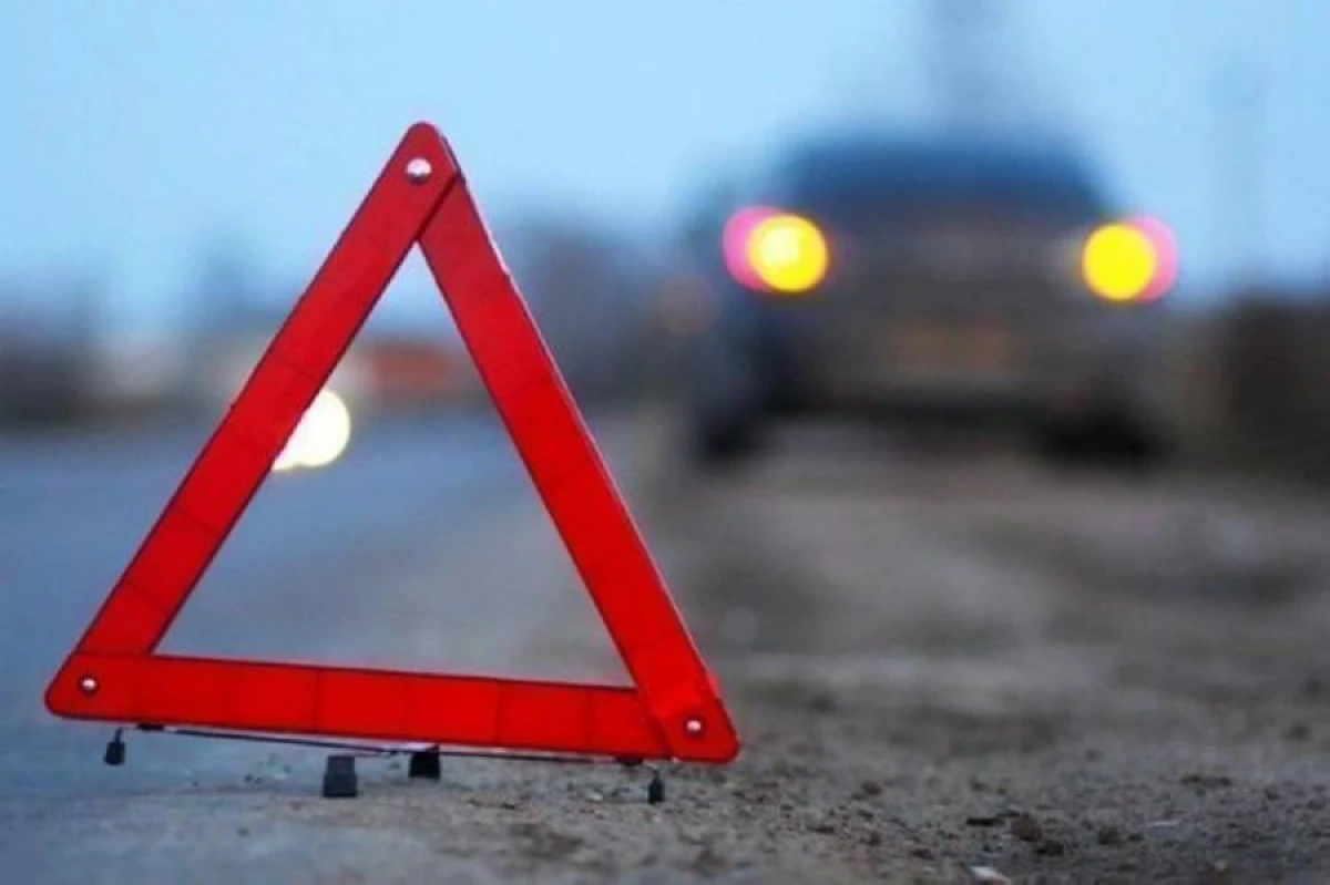 Gəncədə minik avtomobili aşdı, [[xəsarət alanlar var]]