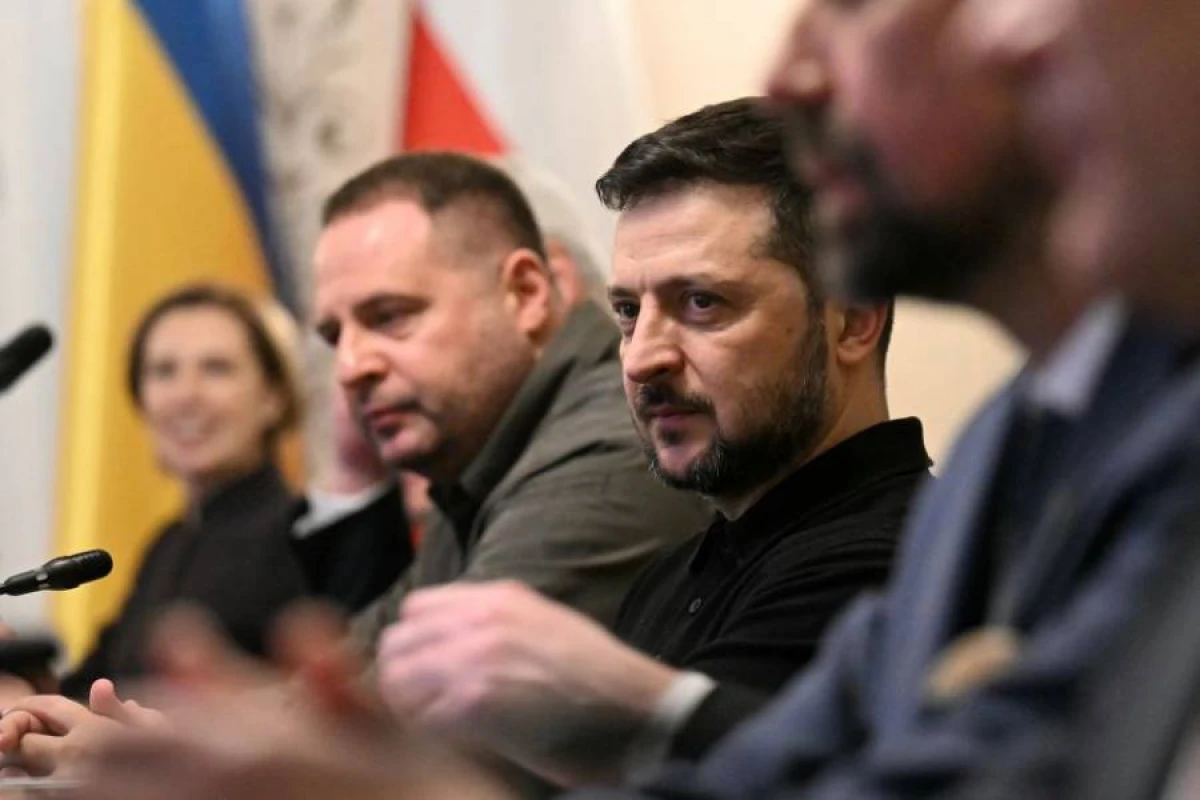 "Xalqın Xidmətçisi" partiyası [[Yermakın istefasını]] dəstəklədi