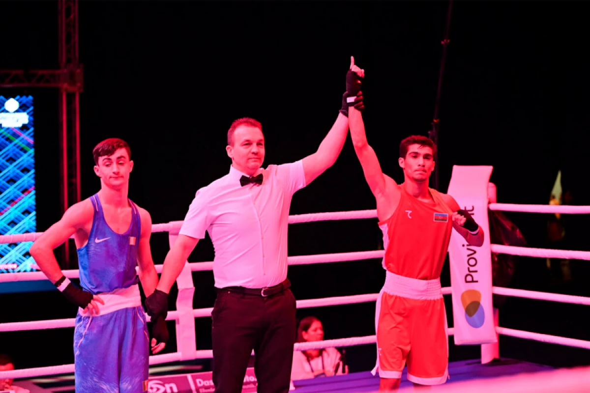 Sübhanı [[qızıl medaldan]] bir döyüş ayırır