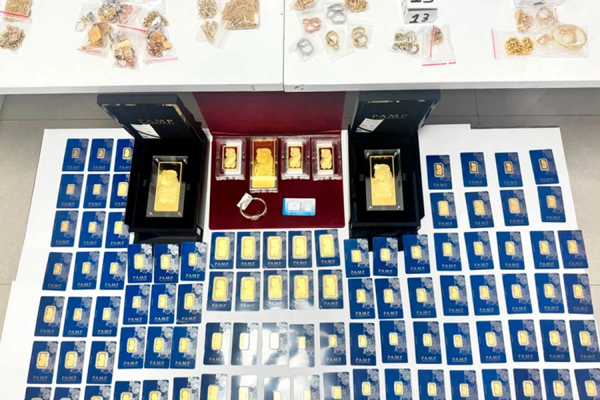 11 kq-a yaxın qızılın [[qanunsuz yolla]] gətirilməsinin qarşısı alındı