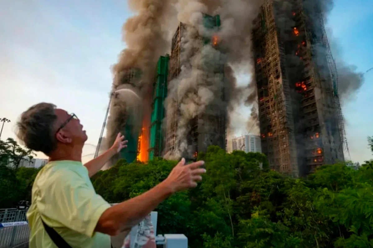 Honq Konqda [[yanğınla bağlı]] 11 nəfər həbs edildi