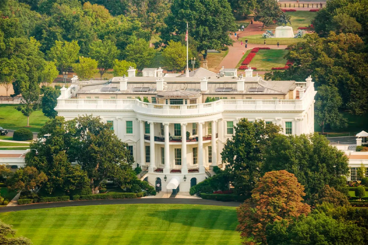 Ağ Evin saytında [[yerli KİV-in]] "şərəf" lövhəsi yaradıldı