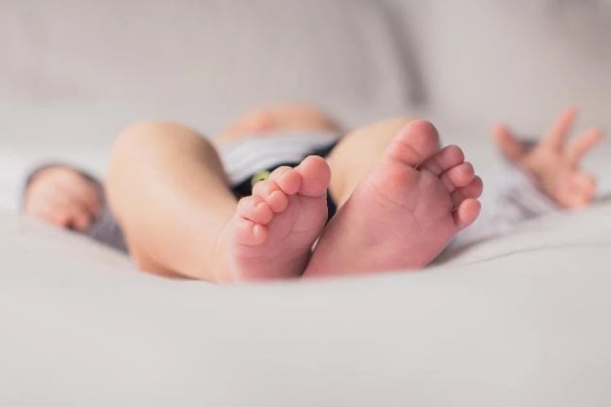 6 aylıq körpə xəstəxanada [[öldü]]