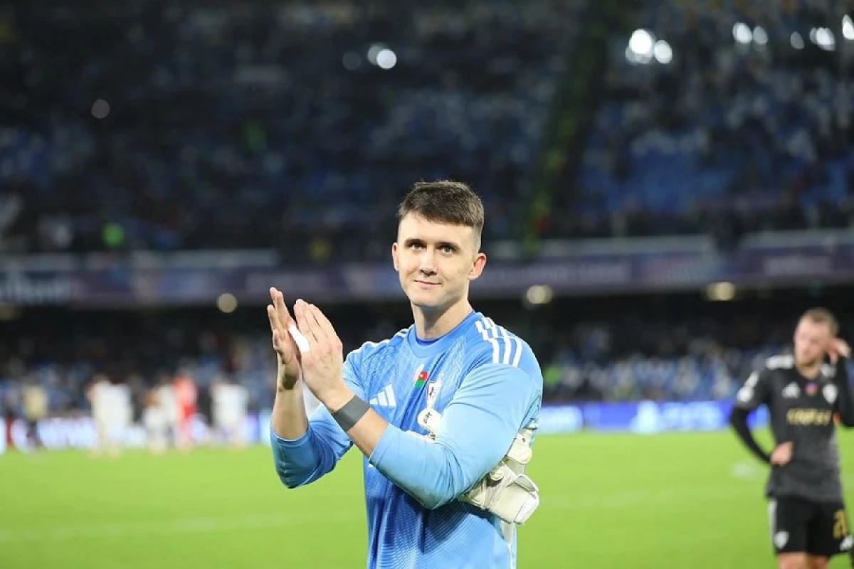 [[Koxalskiyə]] nəhəng klublar göz dikib