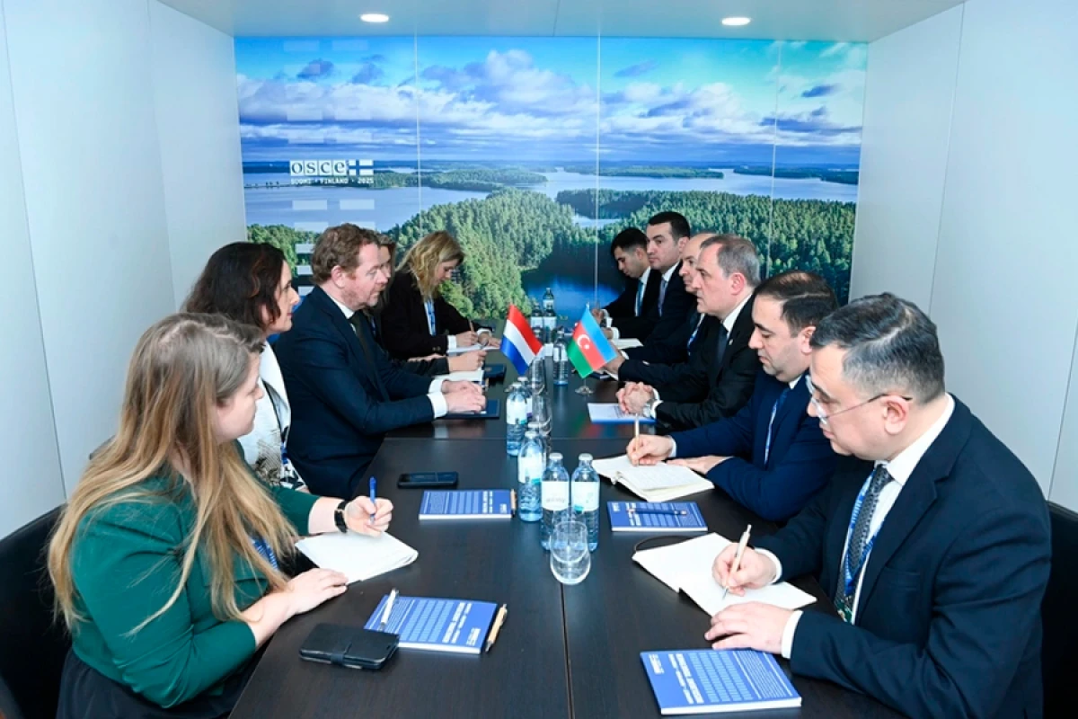 [[Ceyhun Bayramov]] David van Veel ilə görüşdü