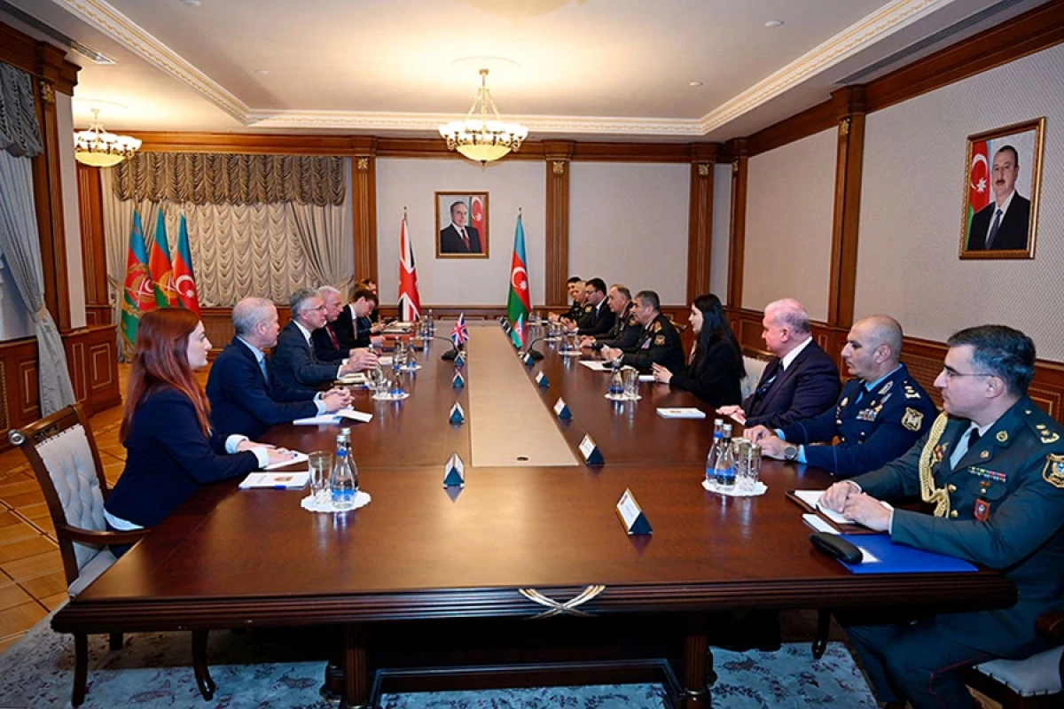 [[Azərbaycan və Böyük Britaniya]] arasında hərbi əməkdaşlıq müzakirə edildi