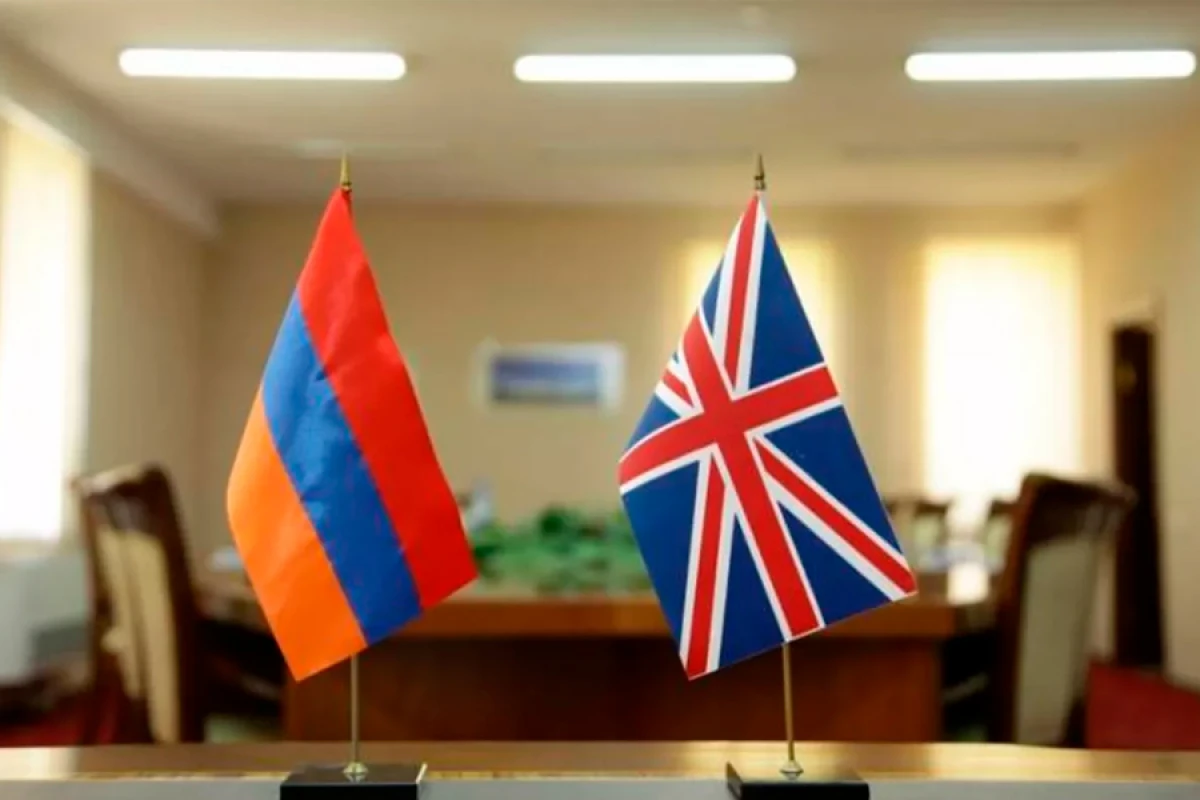 İrəvan və London [[müdafiə körpüləri]] tikirlər