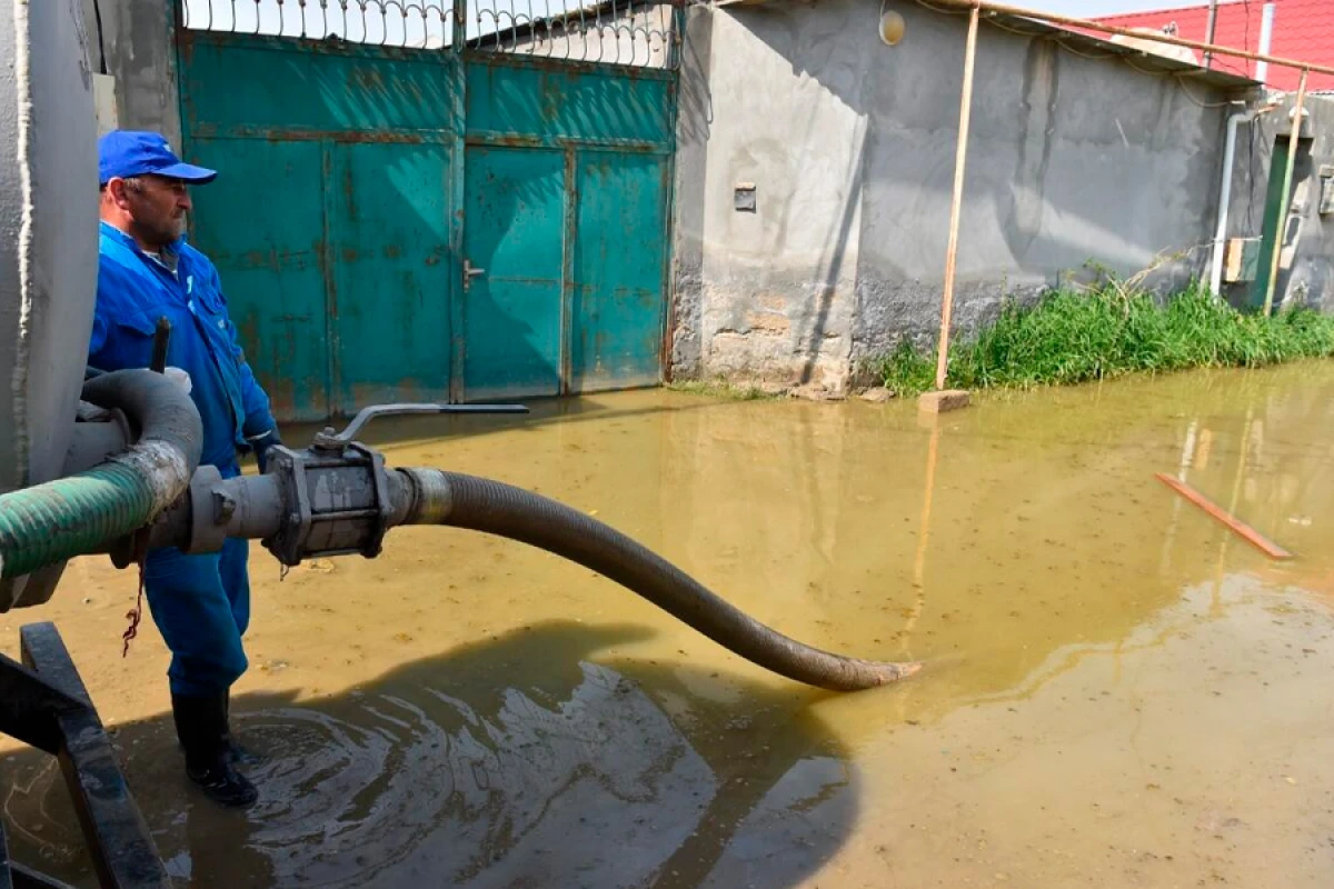 İntensiv yağışlar sistemi iflic etdi: [[Drenaj sistemi niyə işləmir?]]