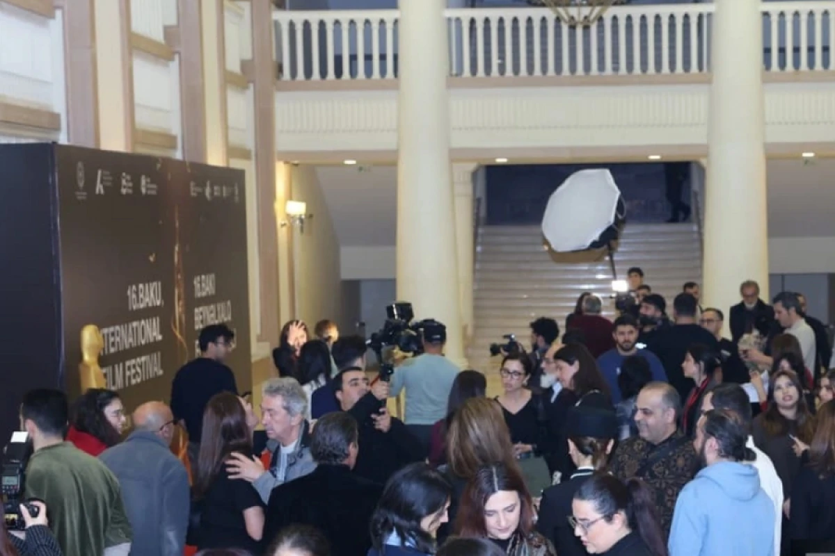 Bakı [[Beynəlxalq Film Festivalının]] açılış mərasimi keçirildi