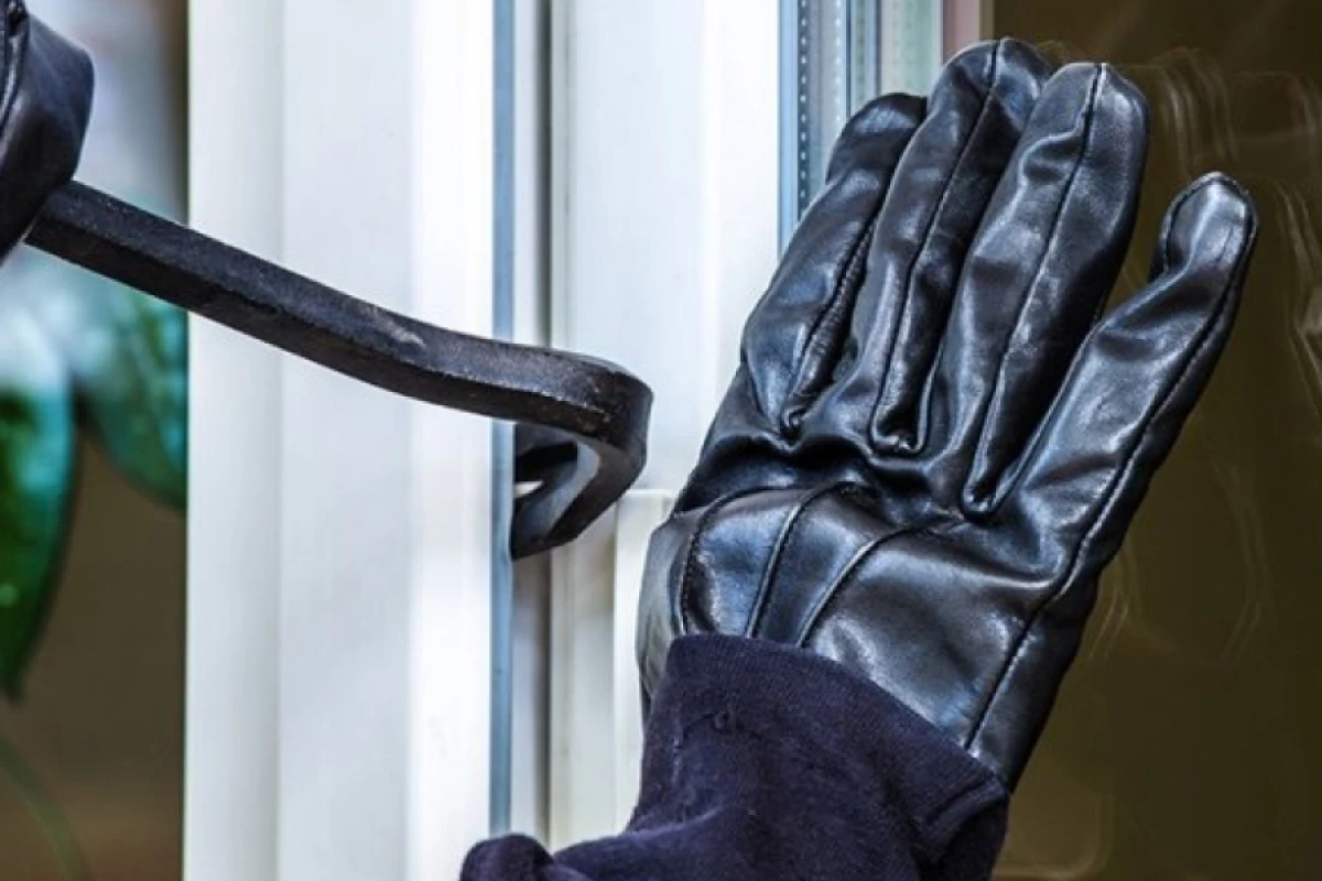 [[Fransada]] nazirin evi qarət olundu